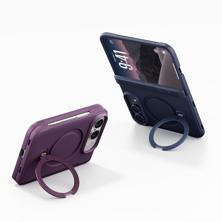 紫色のiPhone Duo用スタンドケース。開いた本体を立て、背面のリングスタンドを展開した状態