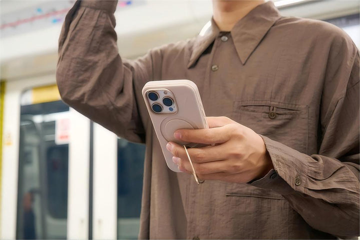 TORRASのスマホケースを持っている.