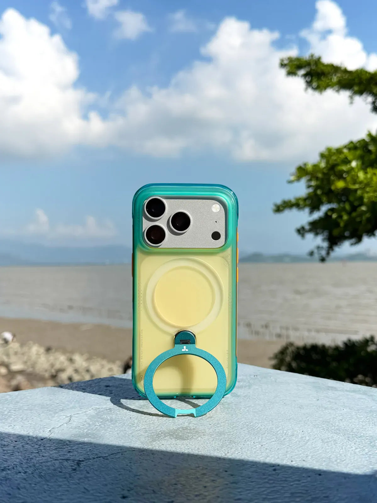 背面にすっきり収まるTorras Ostand O3 Air Summerの一体型スタンド機能