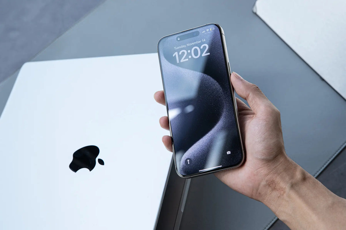 買った時の保護シールが一部付いてます あまり使ってはないです iPhoneのスクリーンプロテクターを残留物なしで安全に取り外す方法