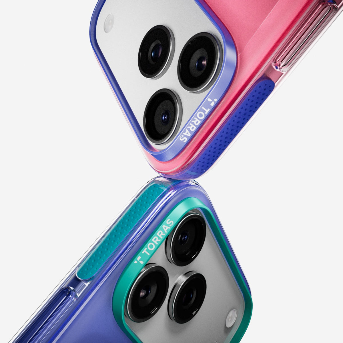 TORRAS Ostand O3 Hue ケース iPhone 18 Pro/Pro Max 対応、ピンクとブルーのクリアケースが斜め視点で重なるバリエーション。