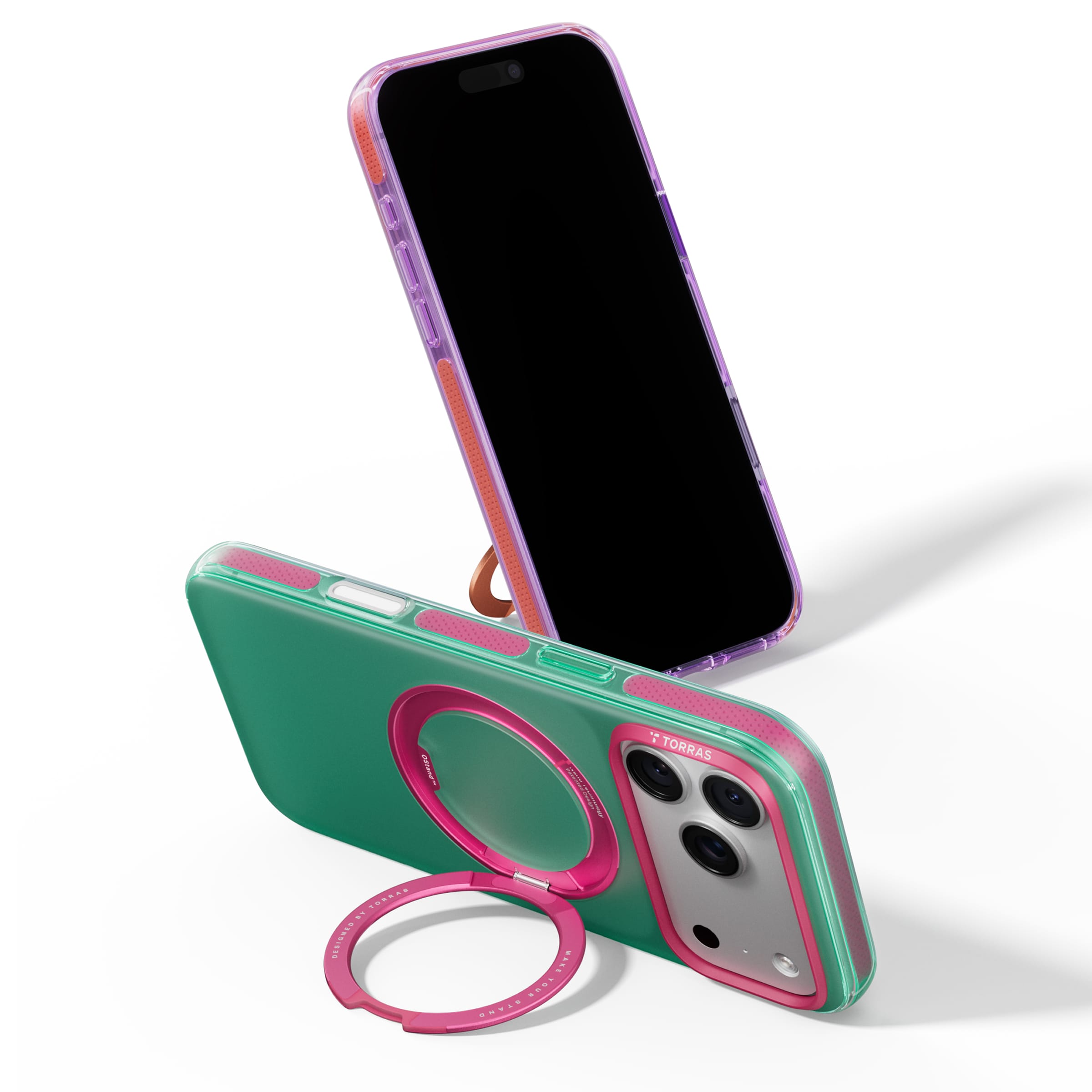 TORRAS Ostand O3 Hue ケース iPhone 18 Pro/Pro Max 対応、グリーンケースをスタンドに立てたiPhoneの斜めビュー、スタンド使用例。