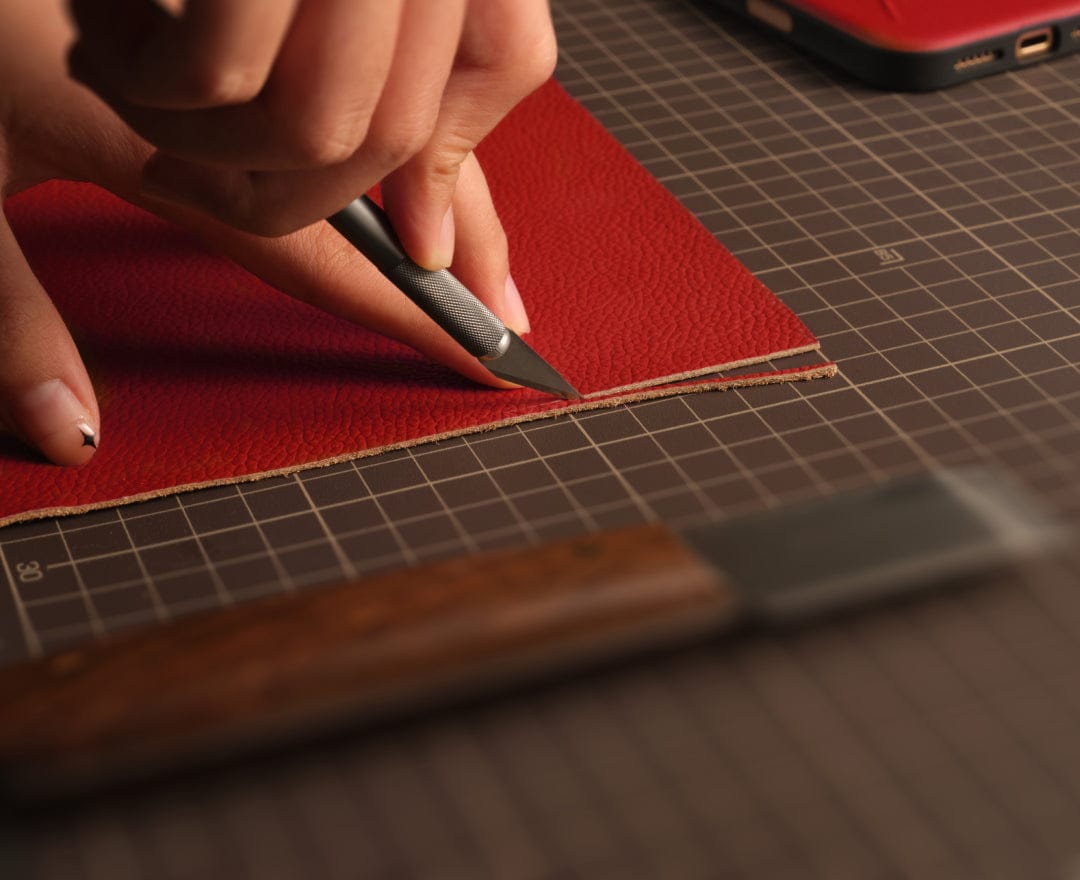 厳選されたレザーが、触れるたびに優雅さを伝える